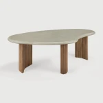 Ethnicraft Organische Outdoor Salontafel Boomerang Beton en teakhout, 126 x 74cm - Grijs