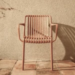 Kave Home Tuinstoel 'Isabellini' Gerecyclede kunststof, kleur Terracotta