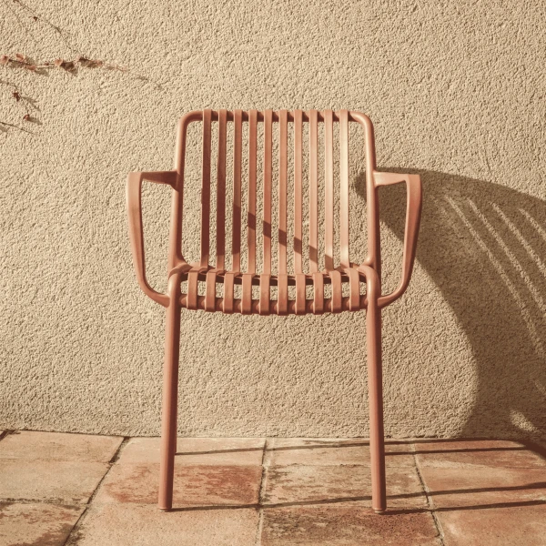 Kave Home Tuinstoel 'Isabellini' Gerecyclede kunststof, kleur Terracotta