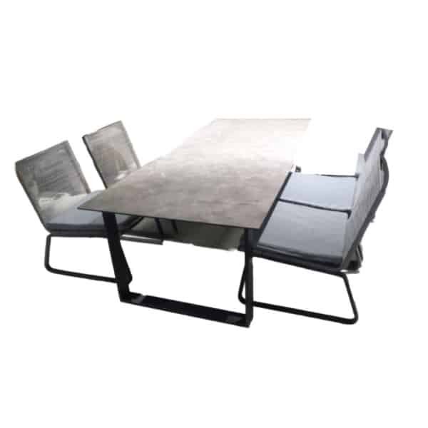 Tuinset Teeburu low dining tafel black, concretee 240x100 cm met 4 stoelen Kome lounge stoel black, rope dark grey - Yoi