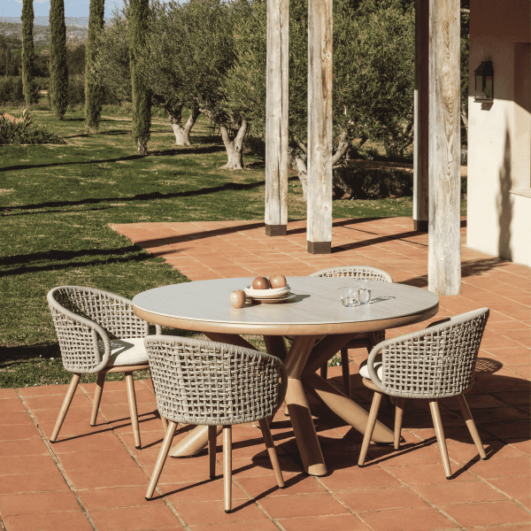 Kave Home Ronde Tuintafel Mirtia Gesinterde steen en houtlook, 148cm - Beige