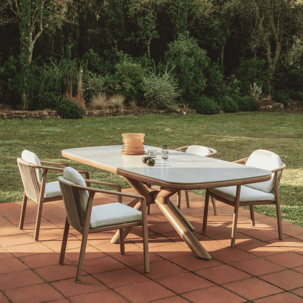 Kave Home Tuintafel Mirtia Gesinterde steen en houtlook, 240 x 110cm - Beige